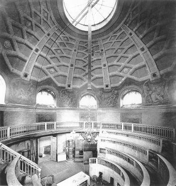  Hörsaal des Anatomischen Theaters. Aufnahme um 1890 (Aus: Denkmaltopographie Mitte, S. 73)