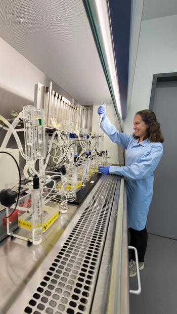 Julia Riedel im Labor