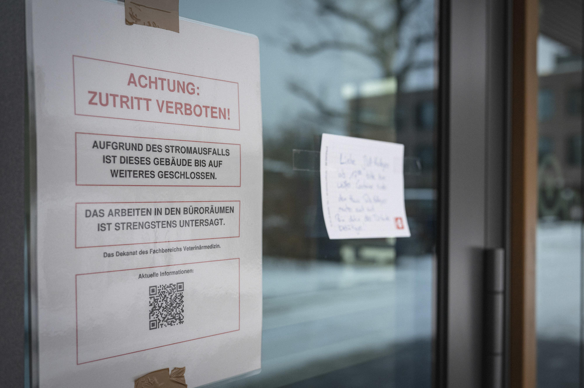 Zum Schutz aller Beteiligten arbeiteten Mitarbeitende ausschließlich im Homeoffice, die Lehre wurde komplett online durchgeführt.