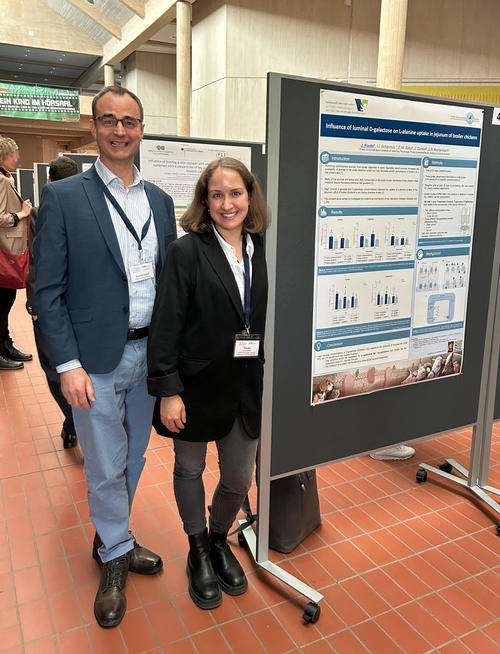 Prof. Jörg R. Aschenbach und Julia Riedel bei der Jahrestagung der  Gesellschaft für Ernährungsphysiologie 2025