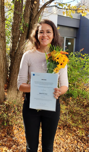 Wir wünschen Frau Hadjadene einen erfolgreichen weiteren Studienverlauf und eine spannende Zukunft als Tierärztin!