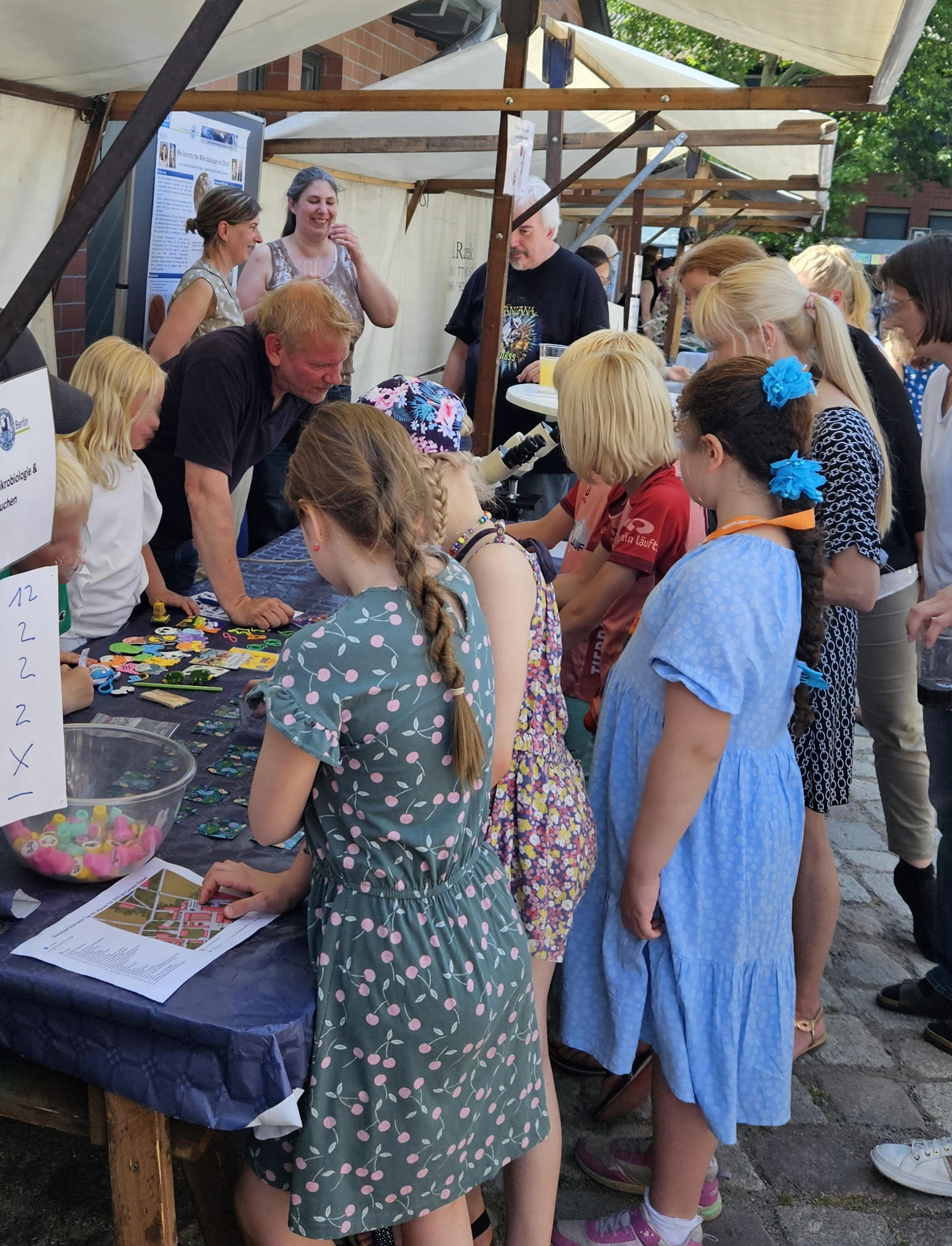 Die Station der Kinder-Rallye für das „Tierische Diplom“ des Instituts für Mikrobiologie und Tierseuchen
