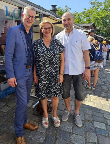 (v.l.n.r.) Profs. Günter Ziegler, Christa Thöne-Reineke und Burkhard Kleuser. FU-Präsident Günter Ziegler gratulierte Christa Thöne-Reineke zum positiven Förderungsbescheid für ihr Graduiertenkolleg.