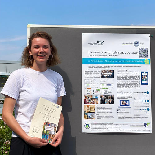 Fabienne Eichler with her certificate for the most inspiring poster
